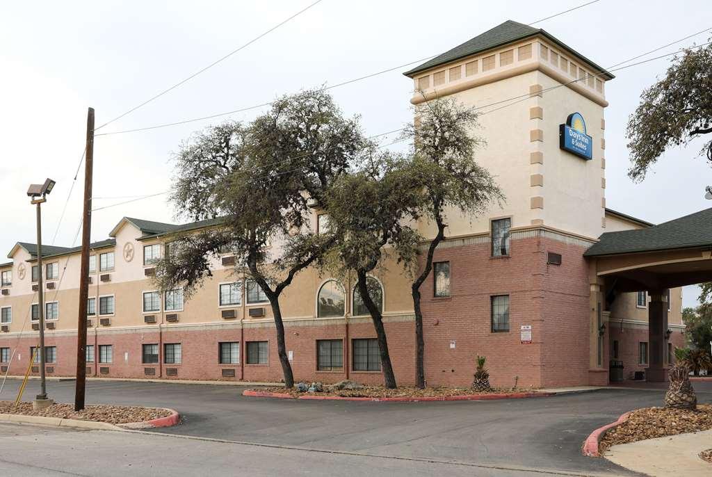 Days & By Wyndham North/stone Oak Hotel San Antonio