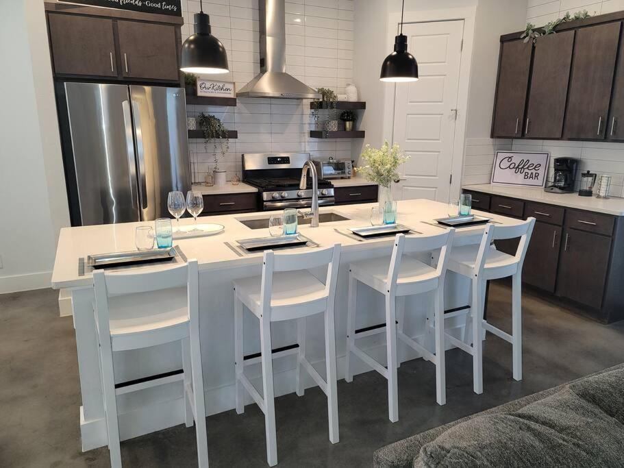 The Alamo Riverwalk Pearl Modern 4 Bedroom Holiday home