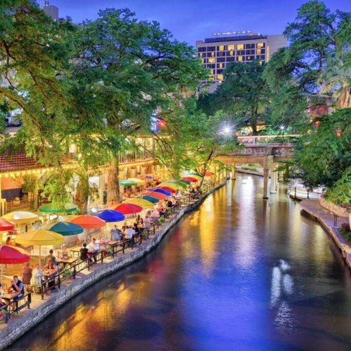 Holiday home The Alamo Riverwalk Pearl Modern 4 Bedroom *