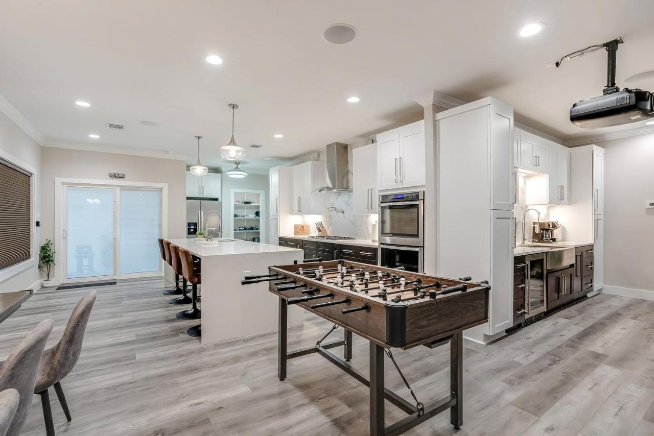 Villa Luxury 6br/5ba + Hot Tub Near Dt San Antonio
