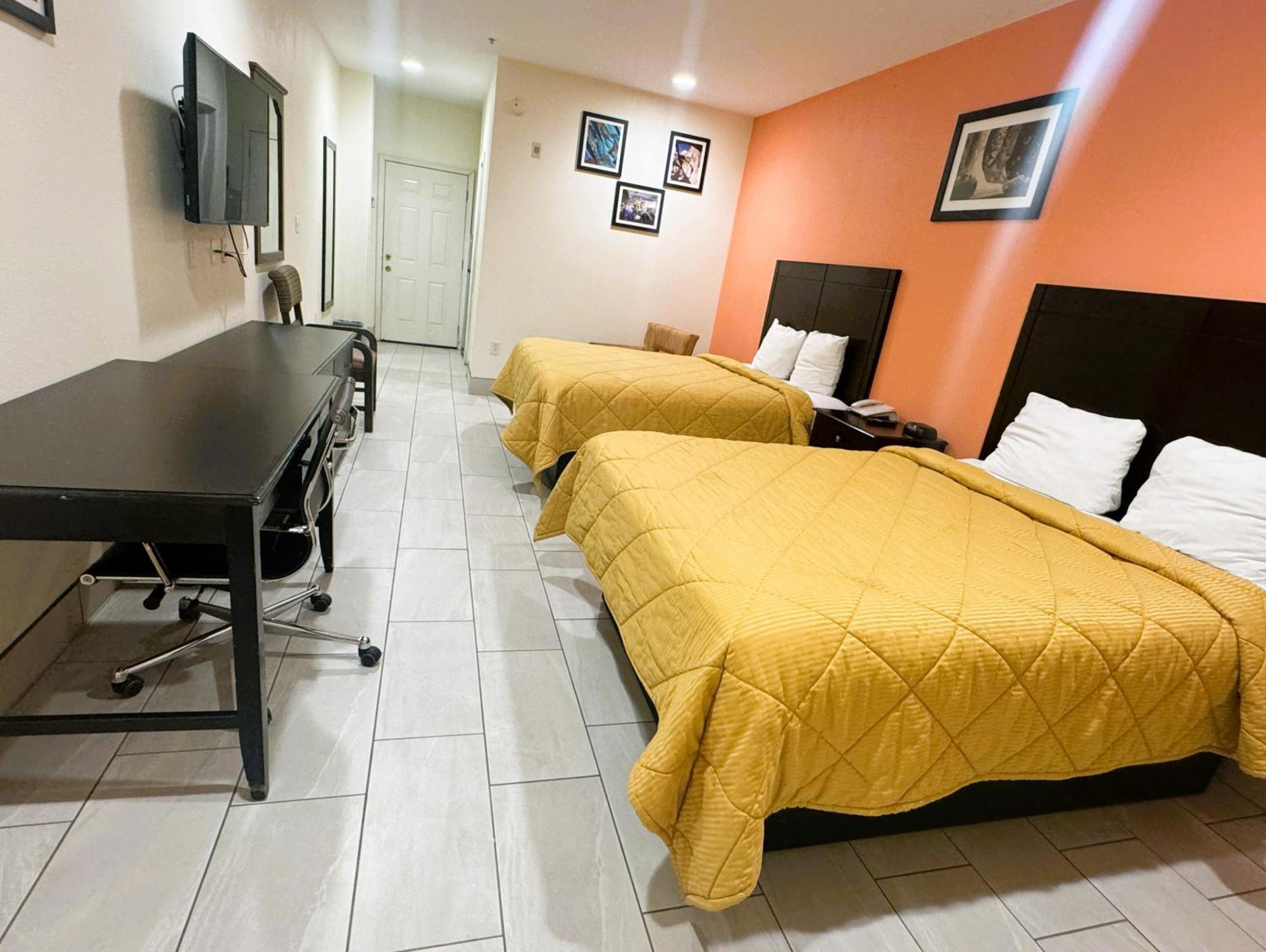 Pecan Valley & Hotel 2*