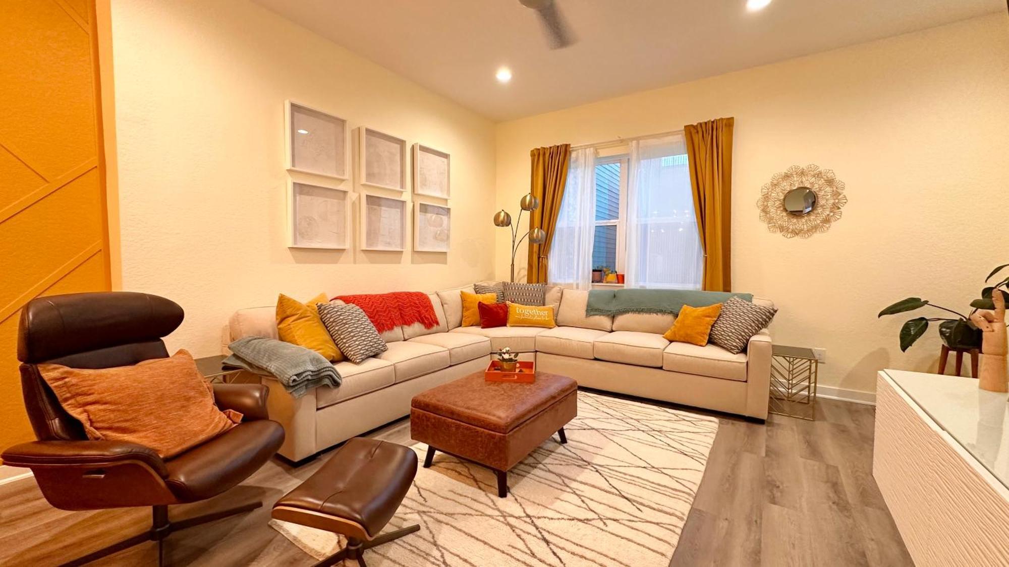 Posh 210 * San Antonio