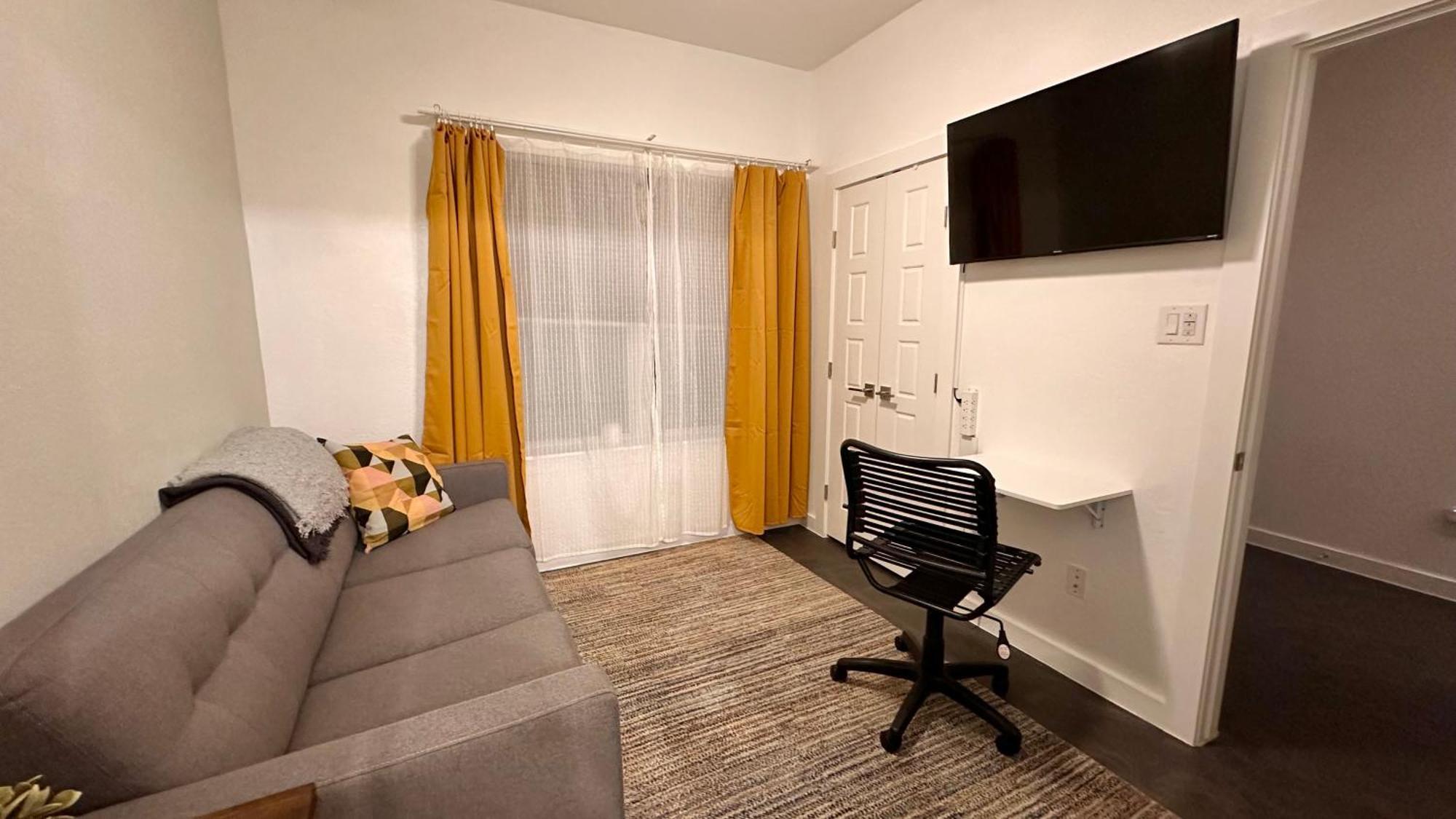 Posh 210 * San Antonio