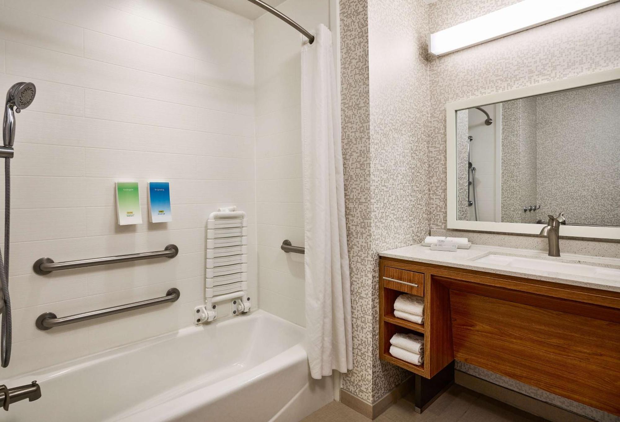 Hotel Home2 By Hilton Airport, Tx