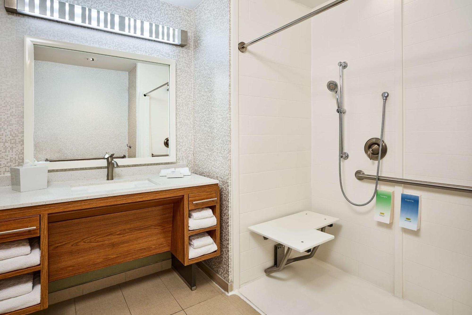 Home2 By Hilton Airport, Tx Hotel 3*