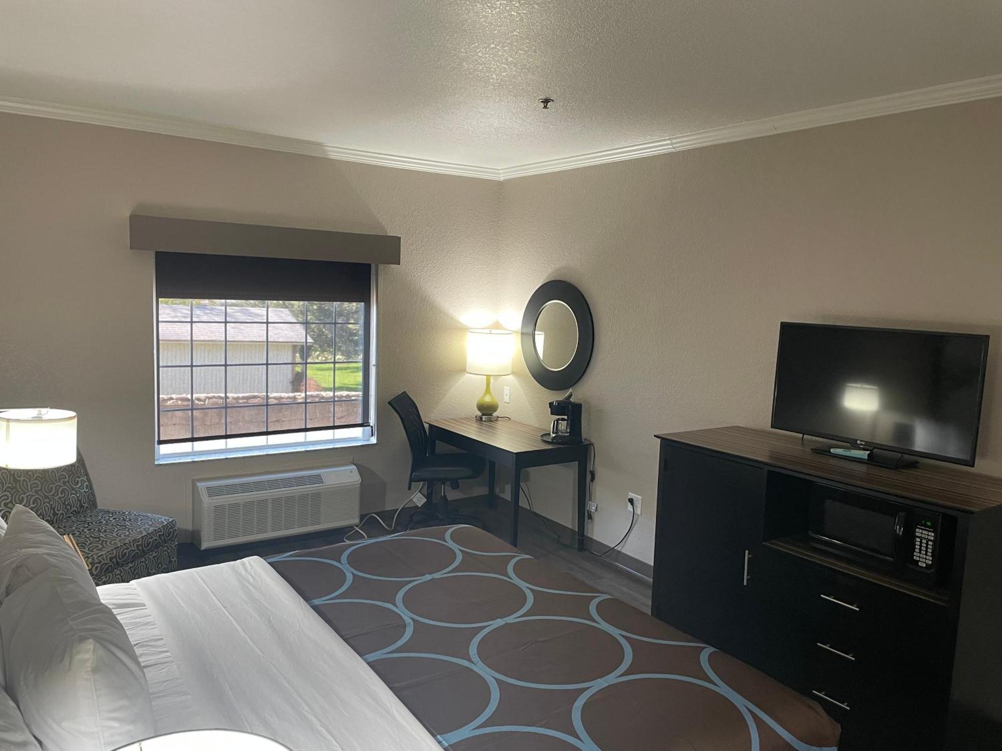 Super 8 By Wyndham San Antonio/alamodome Area San Antonio