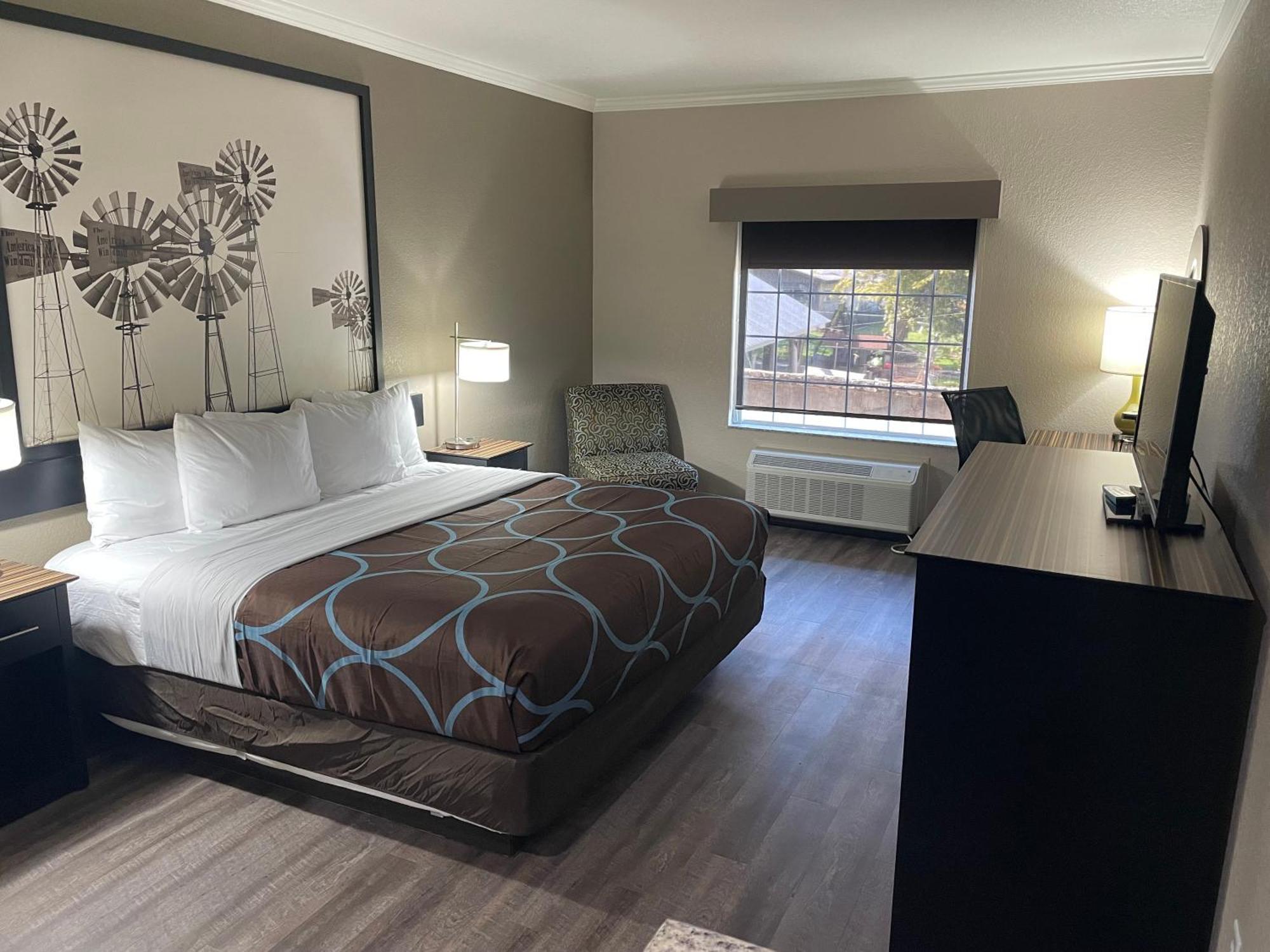 Super 8 By Wyndham San Antonio/alamodome Area San Antonio