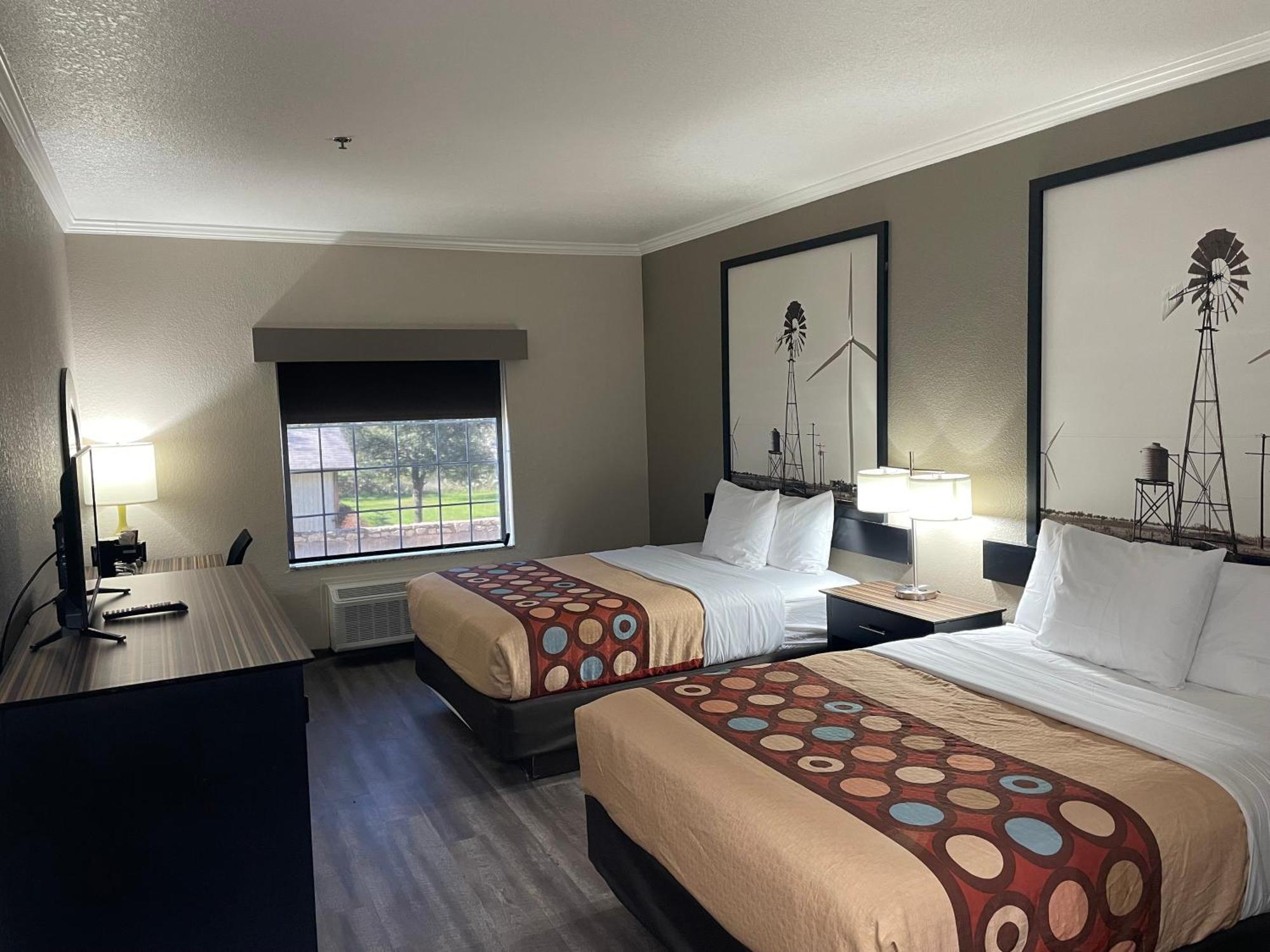 Super 8 By Wyndham San Antonio/alamodome Area Hotel