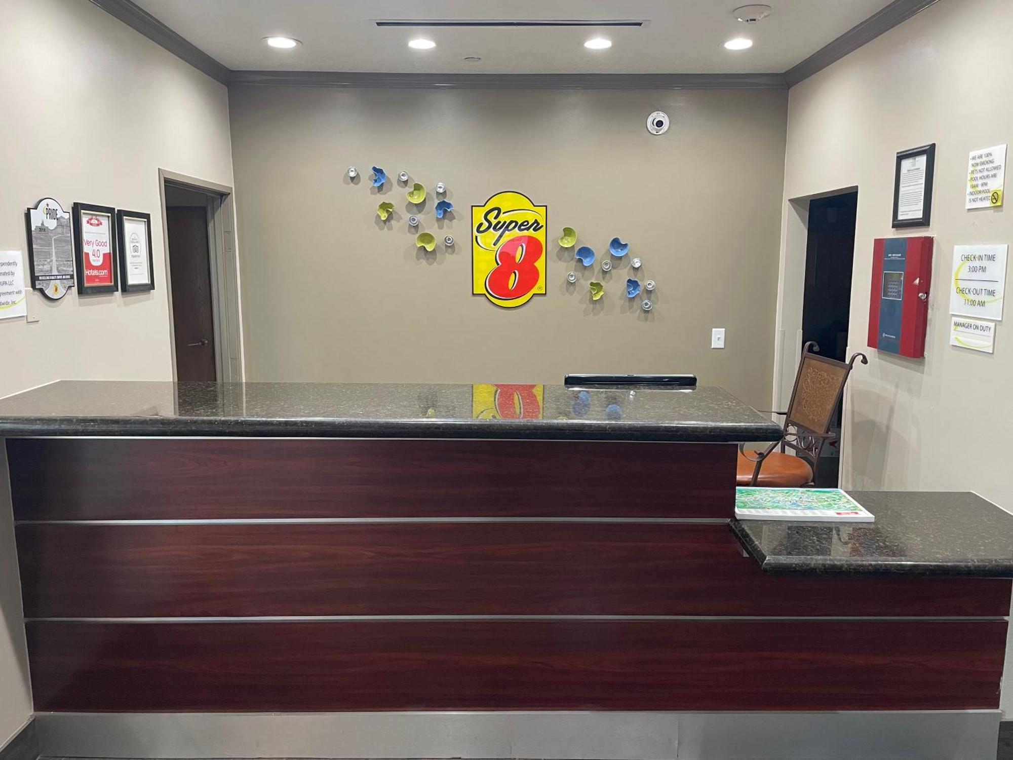 Super 8 By Wyndham San Antonio/alamodome Area 2*
