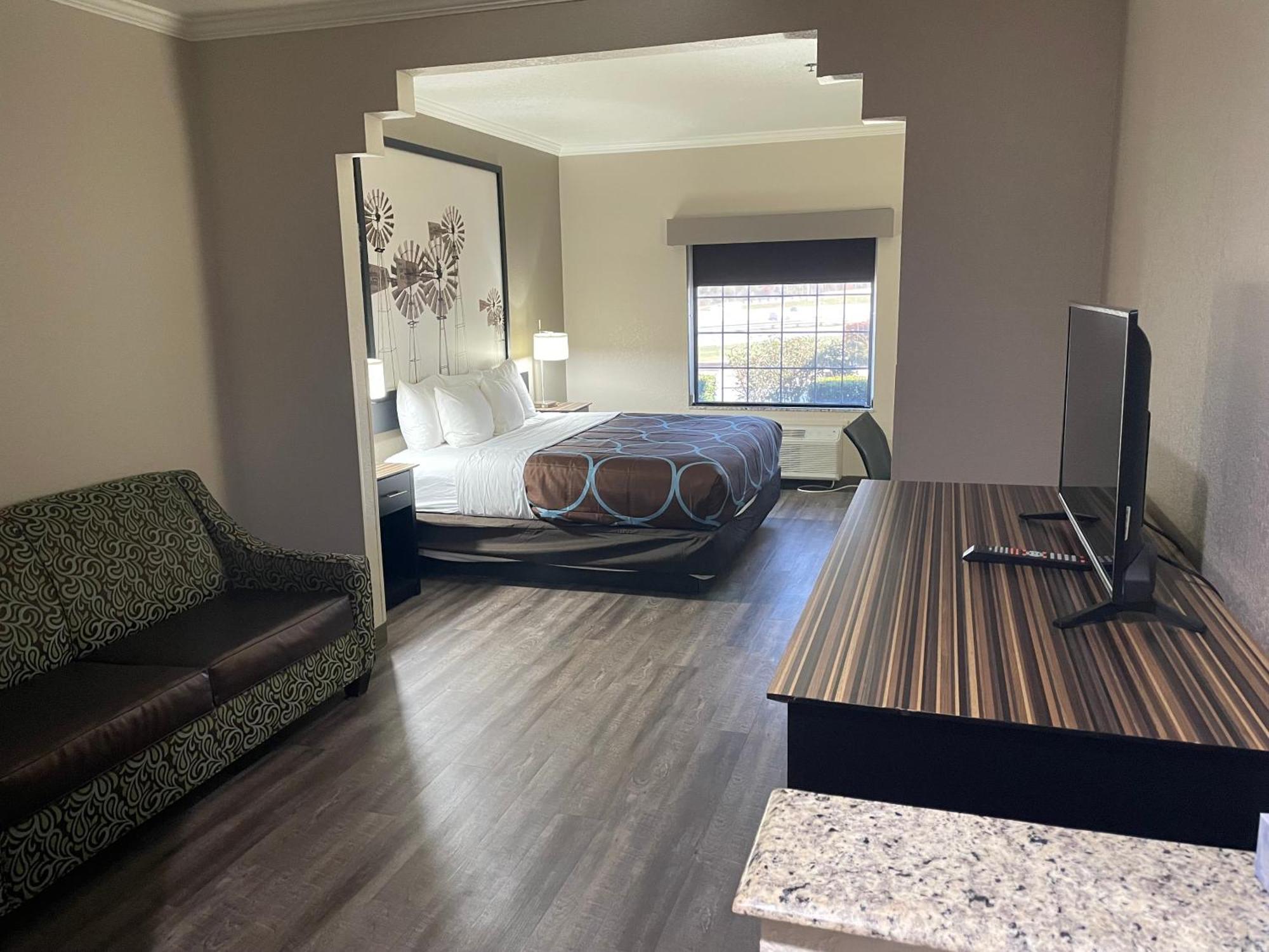 Super 8 By Wyndham San Antonio/alamodome Area