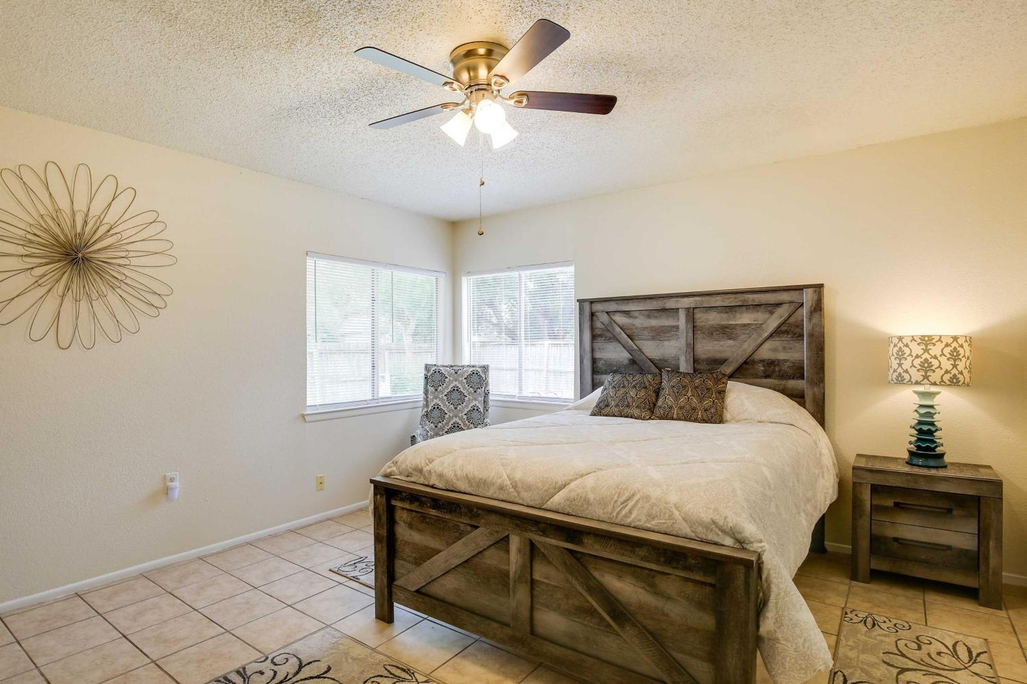 Sunny With Backyard And Patio! *