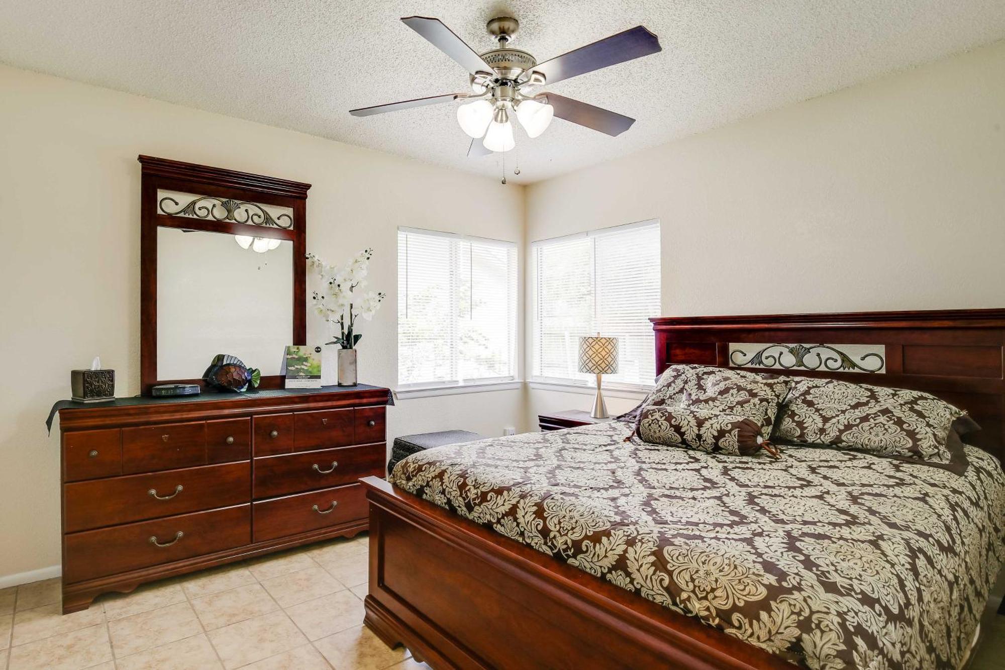 Holiday home Sunny With Backyard And Patio! San Antonio