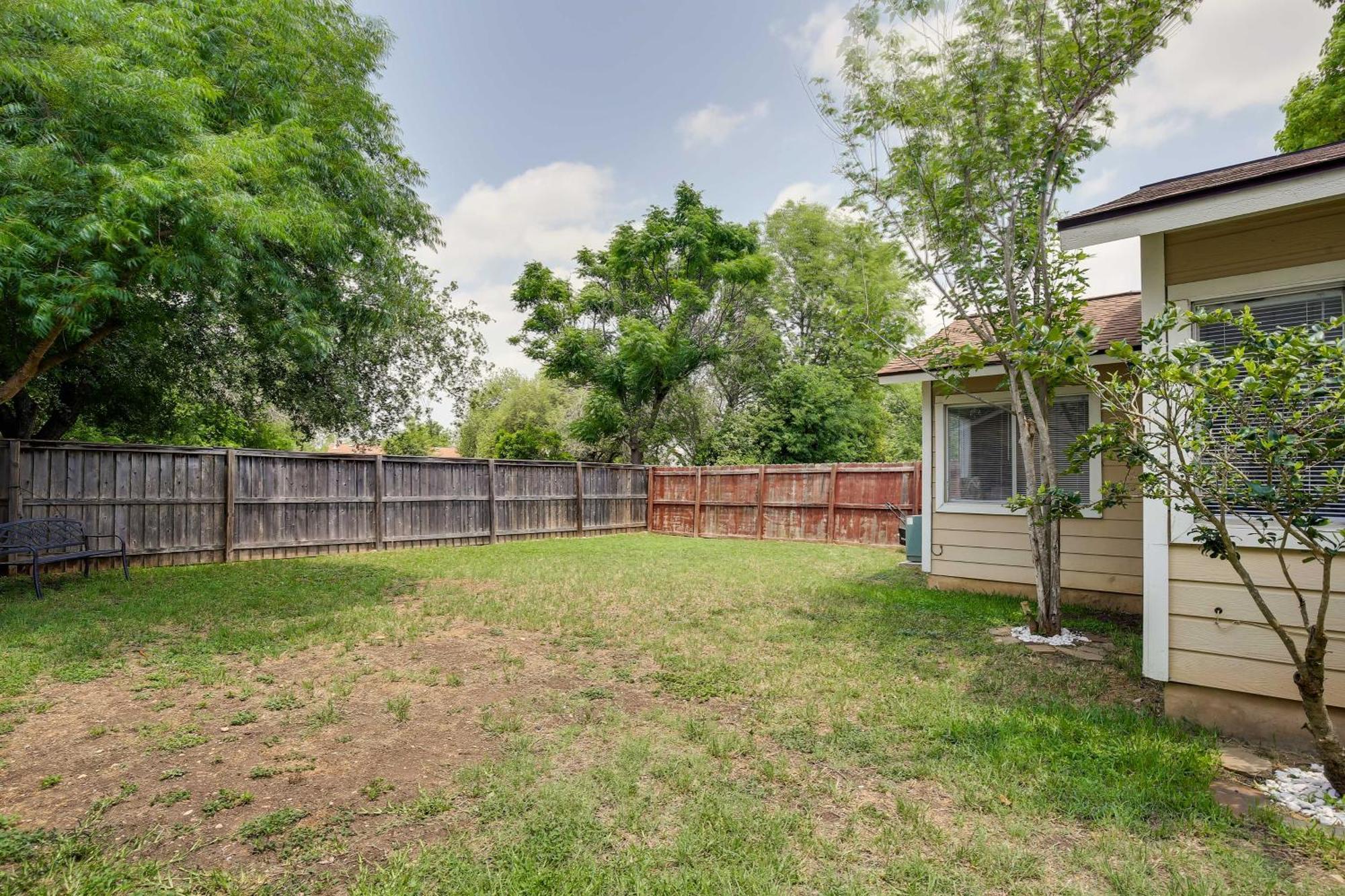 Sunny With Backyard And Patio! * San Antonio