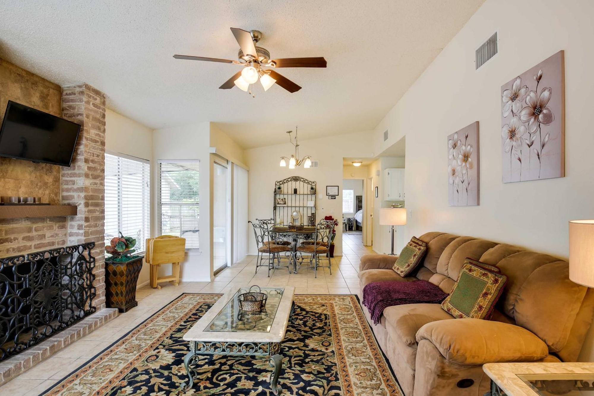 Sunny With Backyard And Patio! * San Antonio