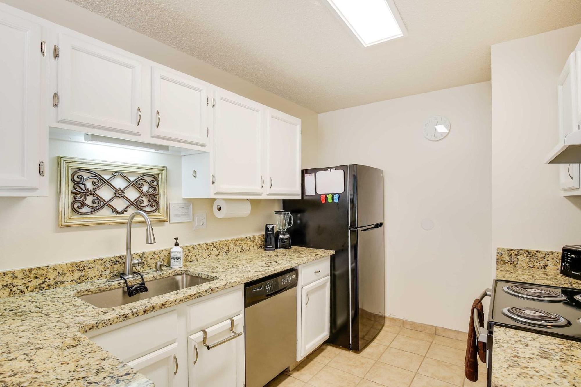 Holiday home Sunny With Backyard And Patio! *