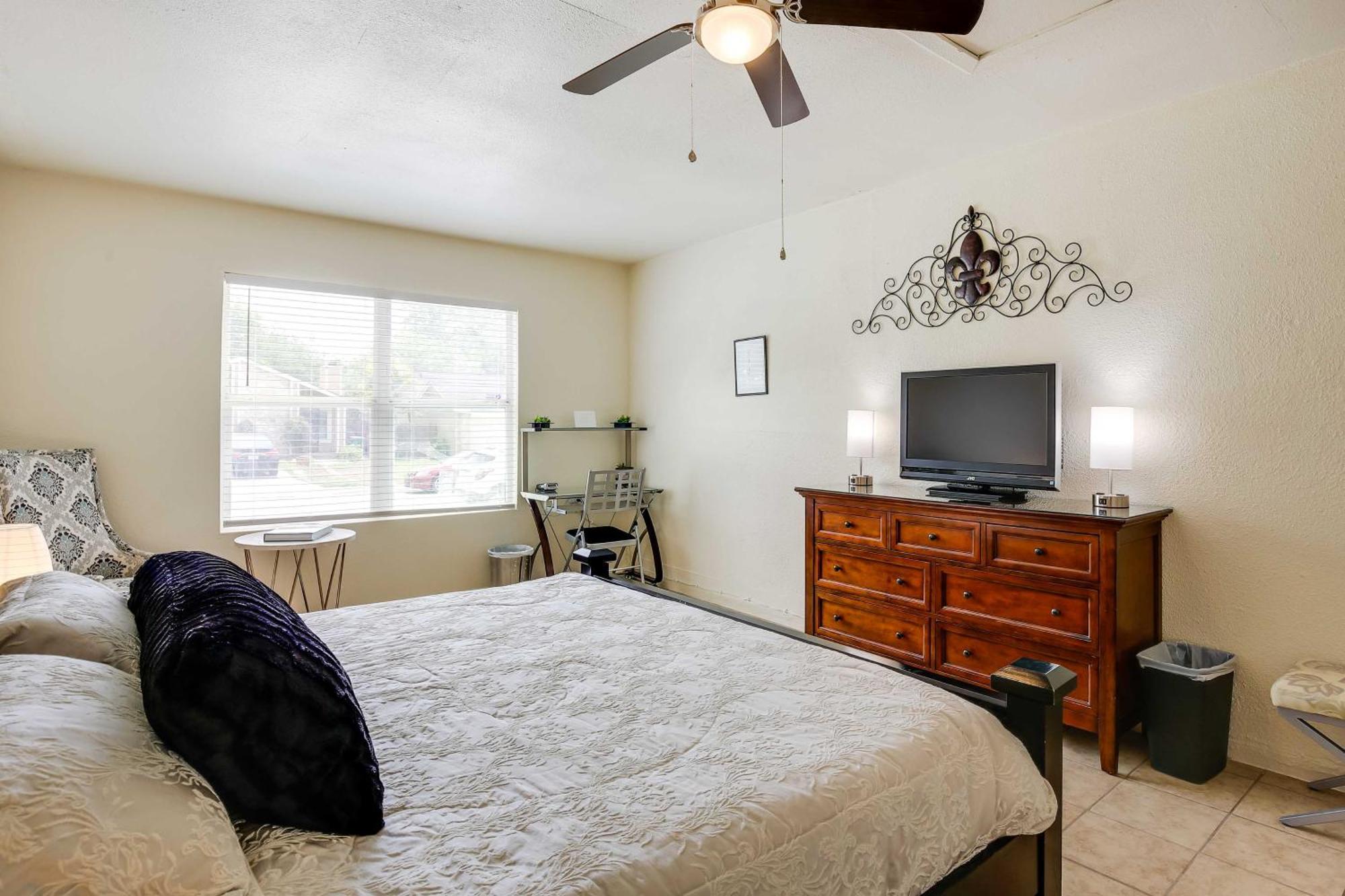 Sunny With Backyard And Patio! San Antonio