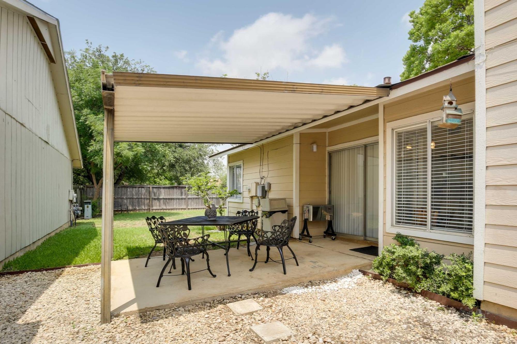 Sunny With Backyard And Patio! Holiday home *