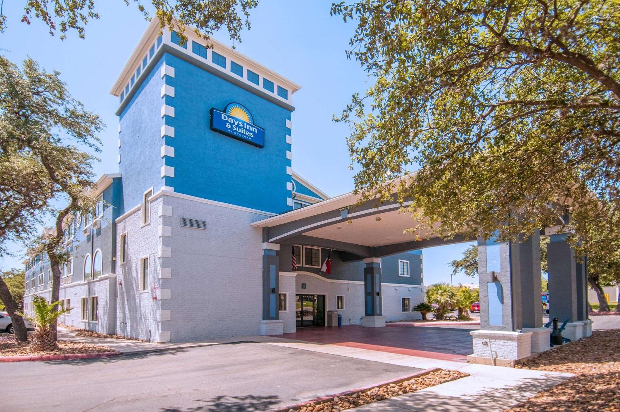 Days & By Wyndham North/stone Oak