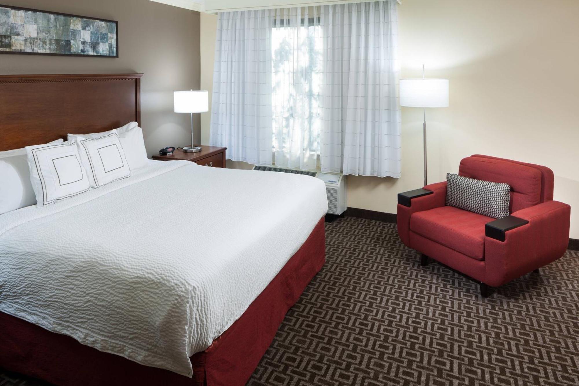 Towneplace By Marriott Airport Hotel