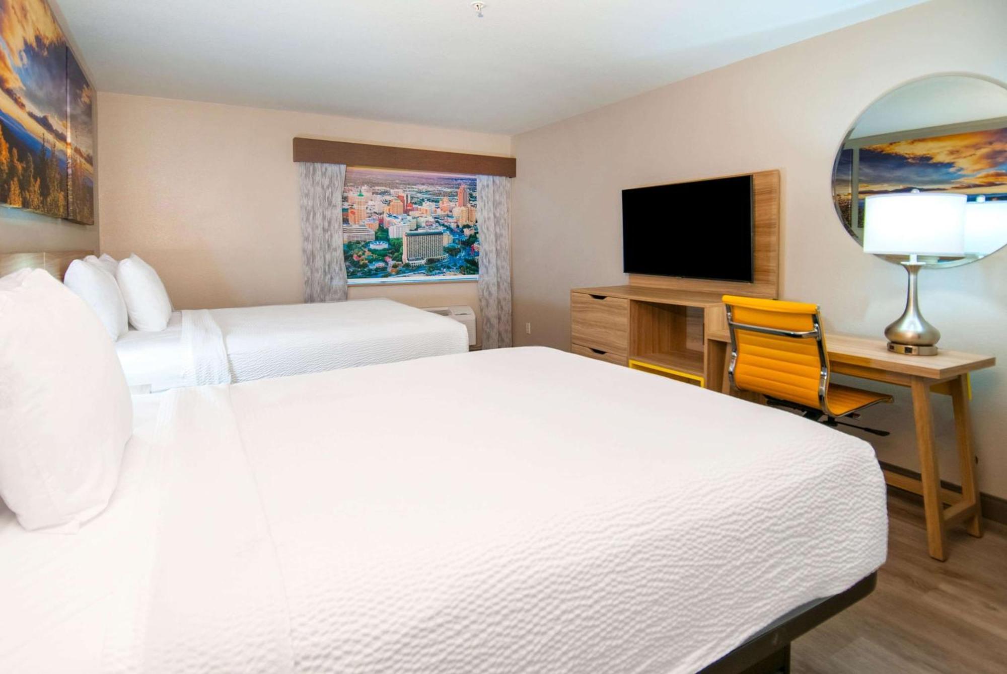 Hotel Days & By Wyndham North/stone Oak