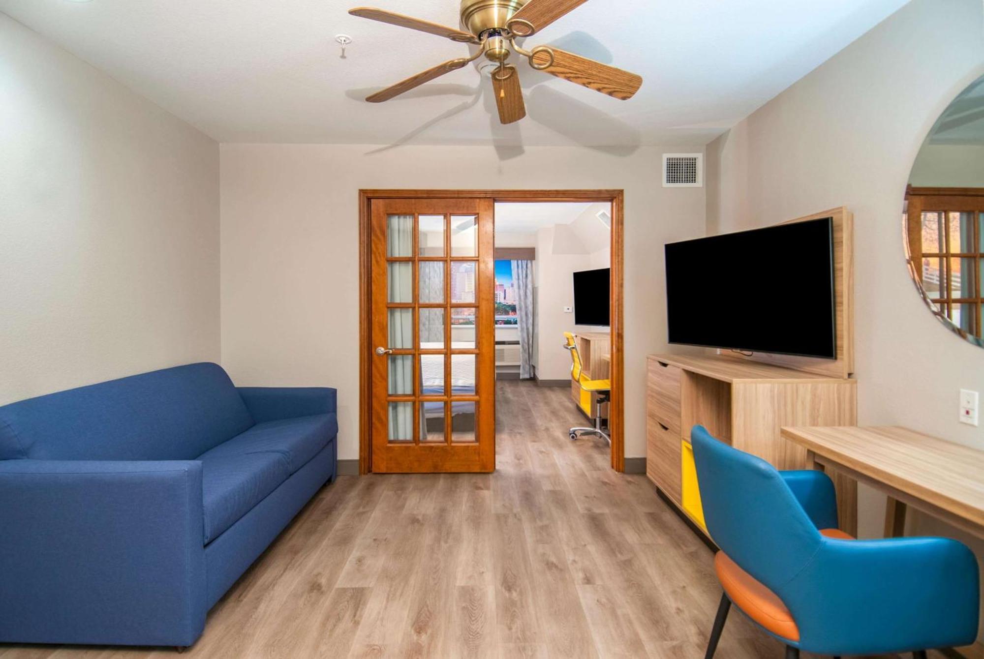 Days & By Wyndham North/stone Oak
