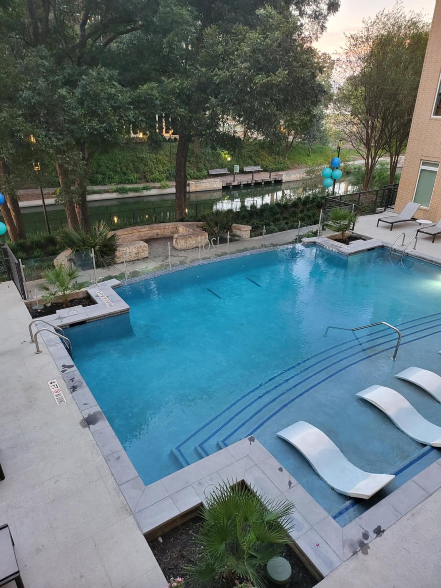 Beautiful On Riverwalk W King Ste Free Parking Pet Friendly Centrally Located On The Riverwalk