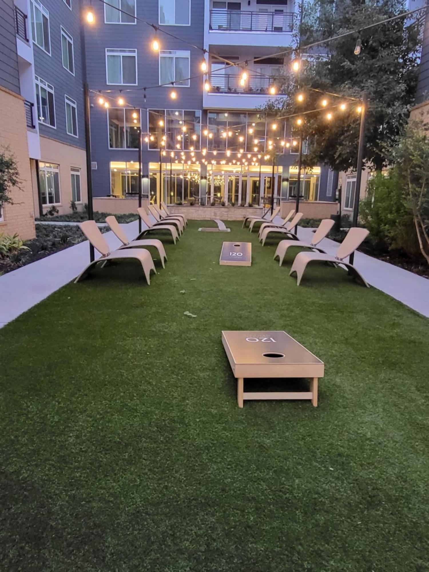 Beautiful On Riverwalk W King Ste Free Parking Pet Friendly Centrally Located On The Riverwalk Apartment