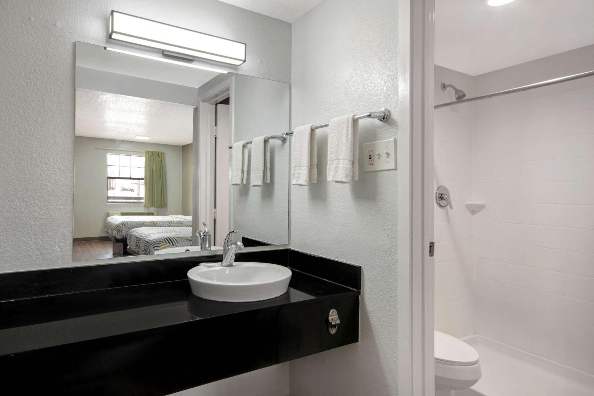 6 Tx Northwest Medical Center Hotel 2*