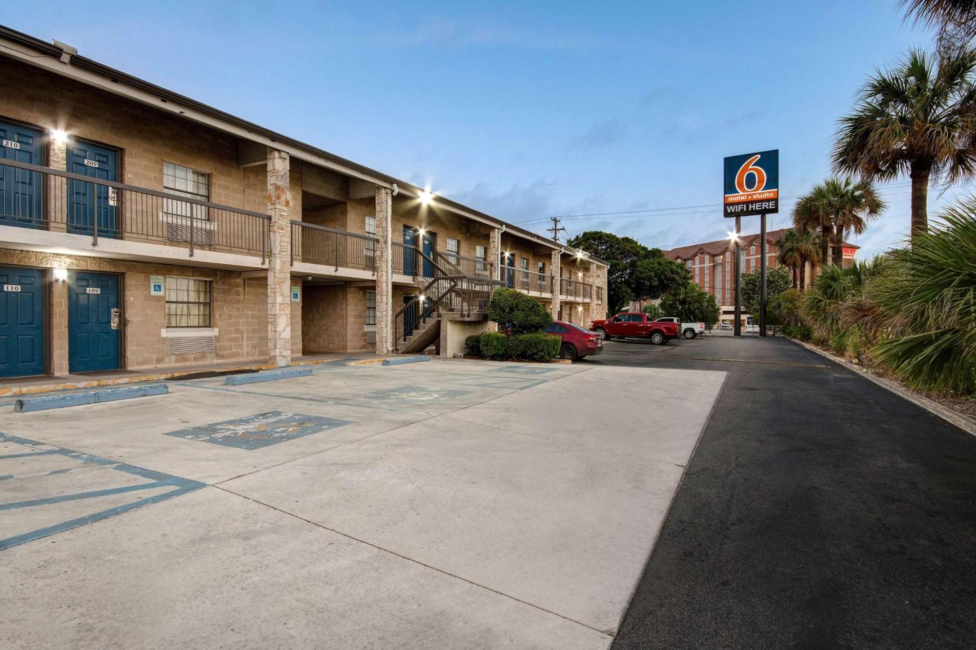 6 Tx Northwest Medical Center Hotel San Antonio