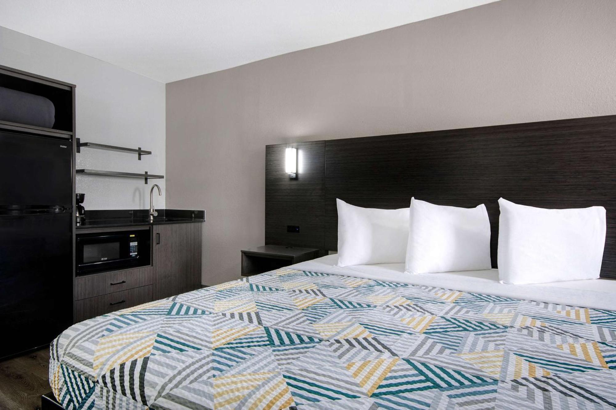 Hotel 6 Tx Northwest Medical Center