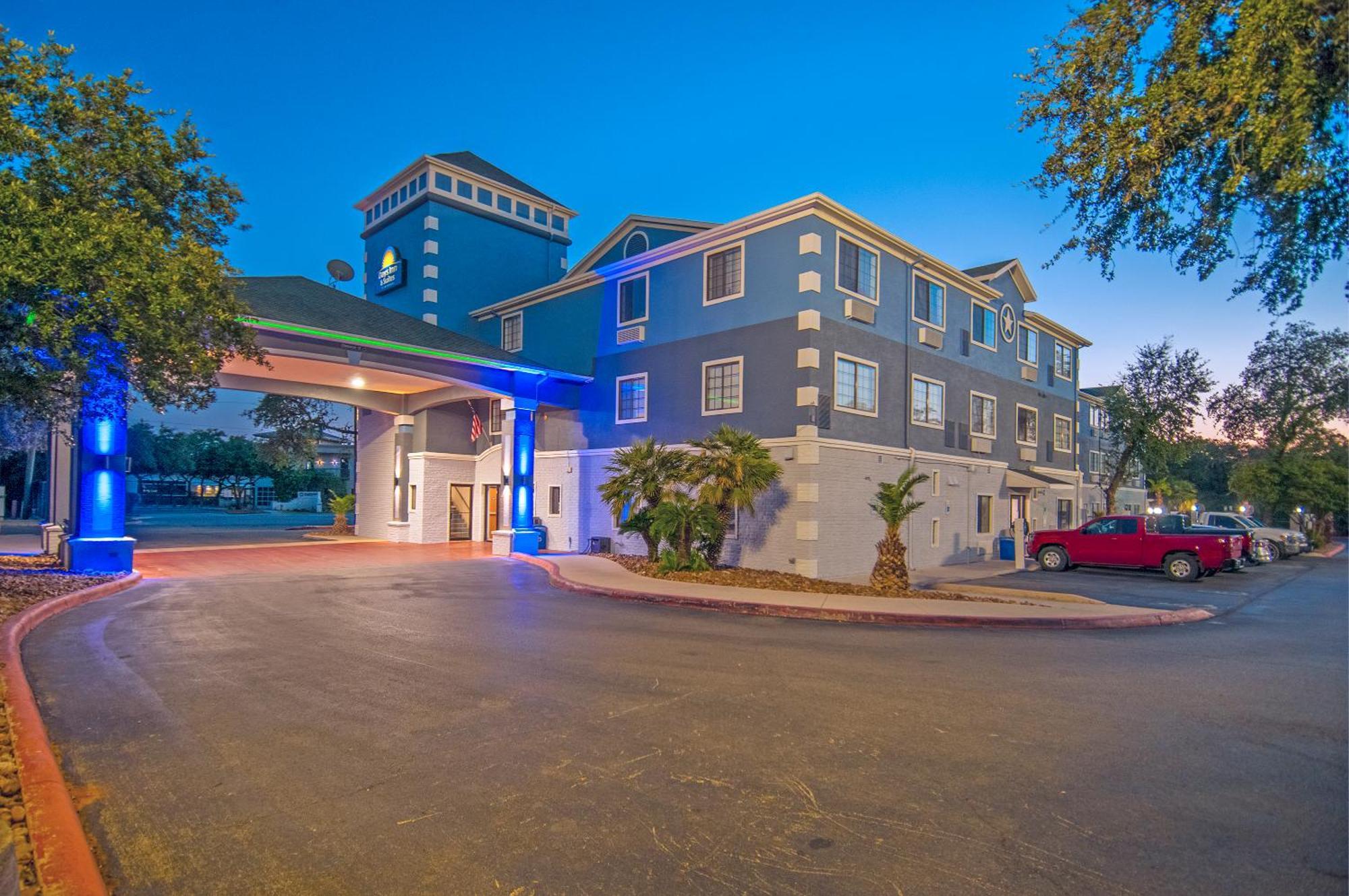 Days & By Wyndham North/stone Oak 2*
