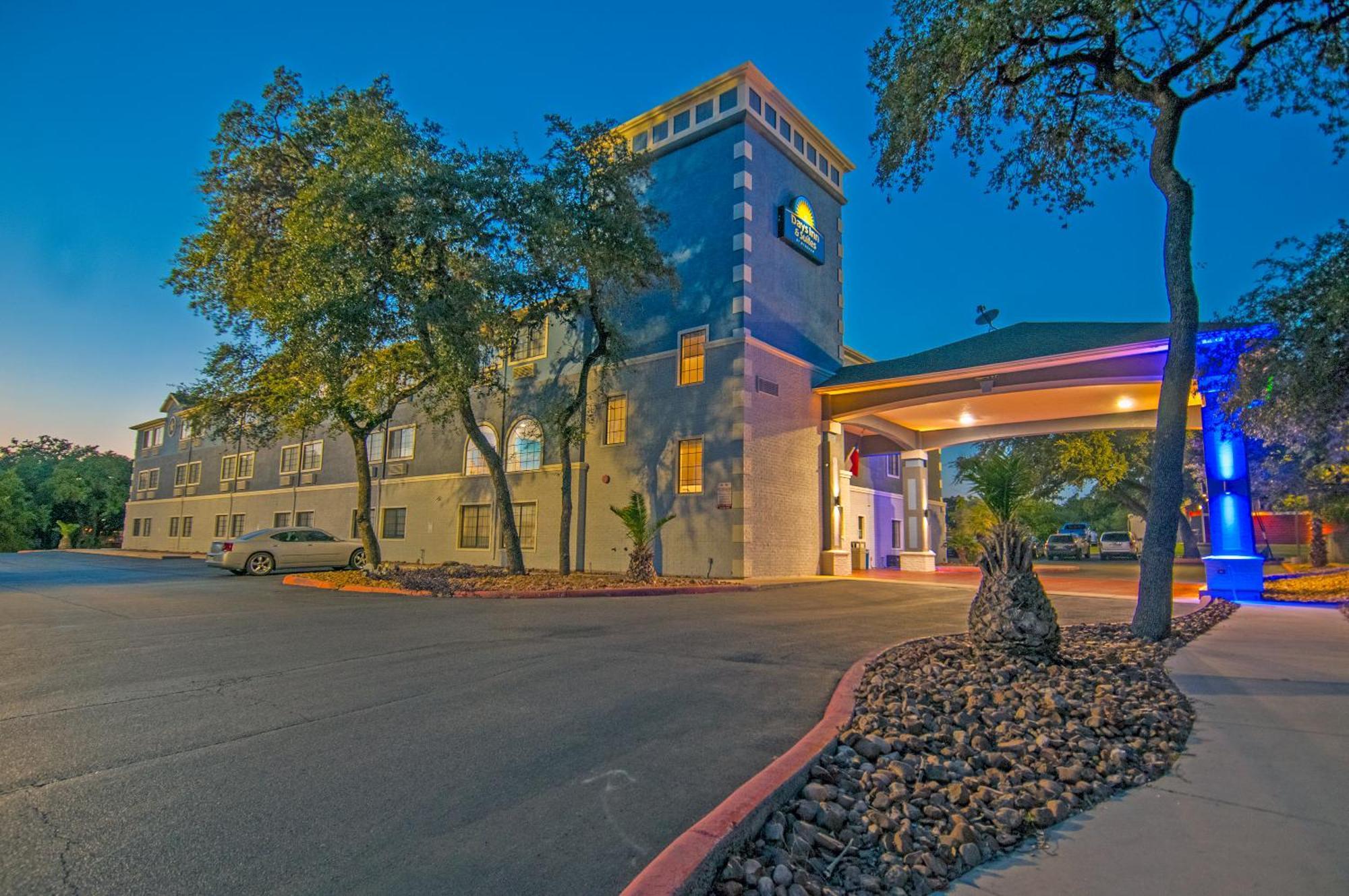 Hotel Days & By Wyndham North/stone Oak