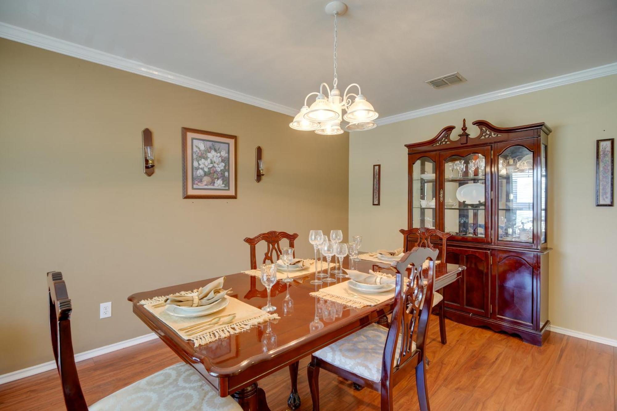 Holiday home With Pool Access Near Lackland Afb *
