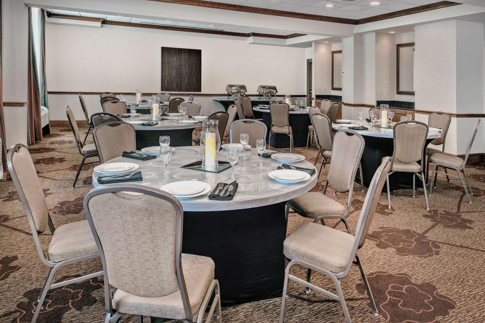 Hilton Garden Airport Hotel