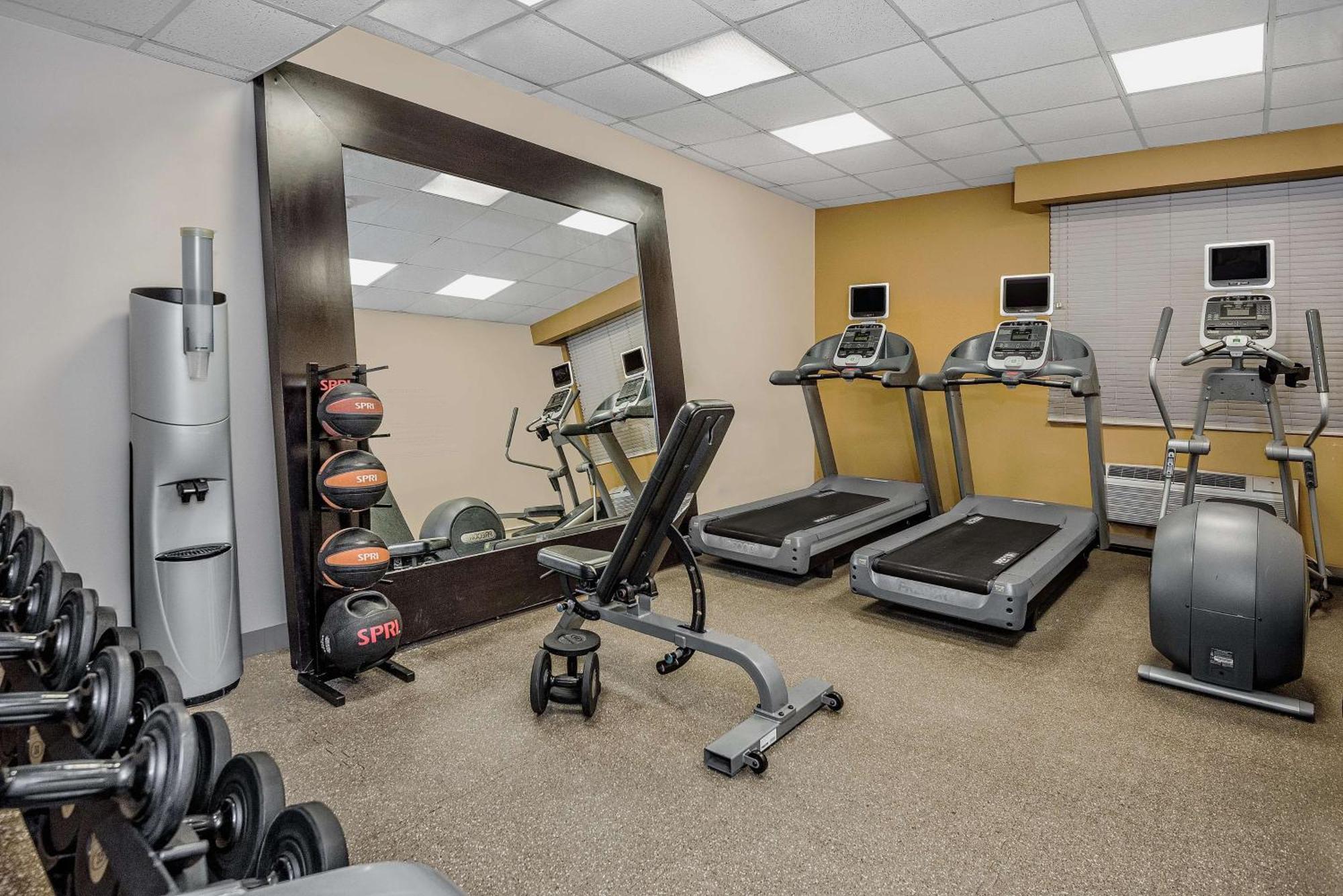 Hilton Garden Airport Hotel 3*