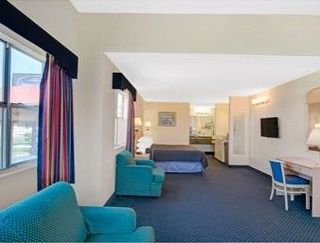 Hotel Quality & I-10 Near Fiesta Texas
