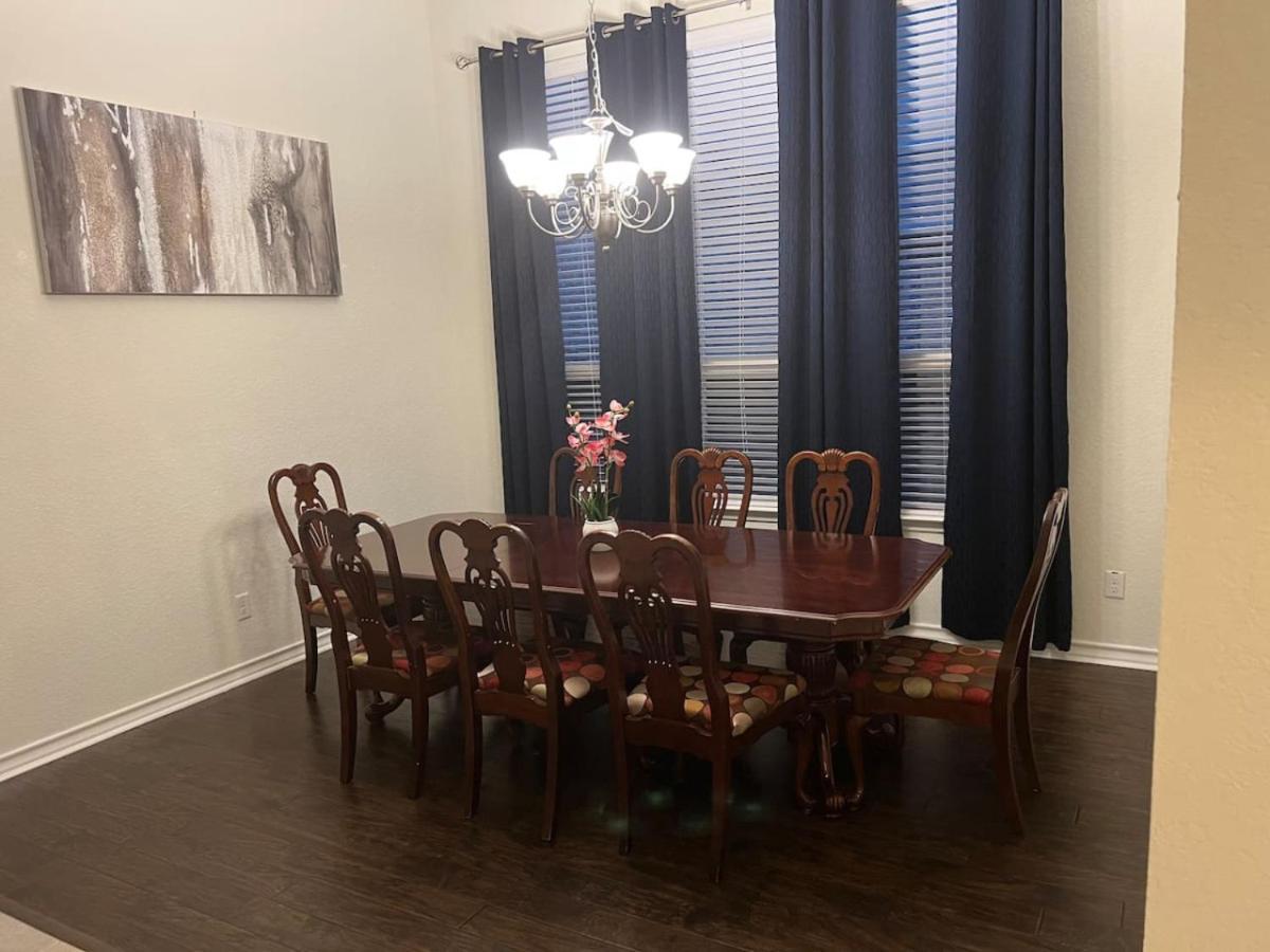 Lxry 7br, Heated Pool And Near Attrns, St2 * San Antonio