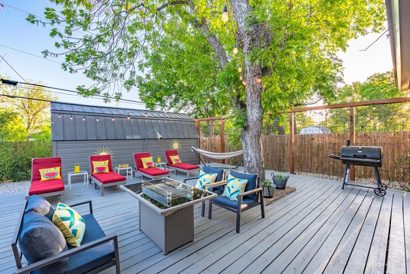 Serene Pool & Firepit In Stunning By Airport Holiday home *