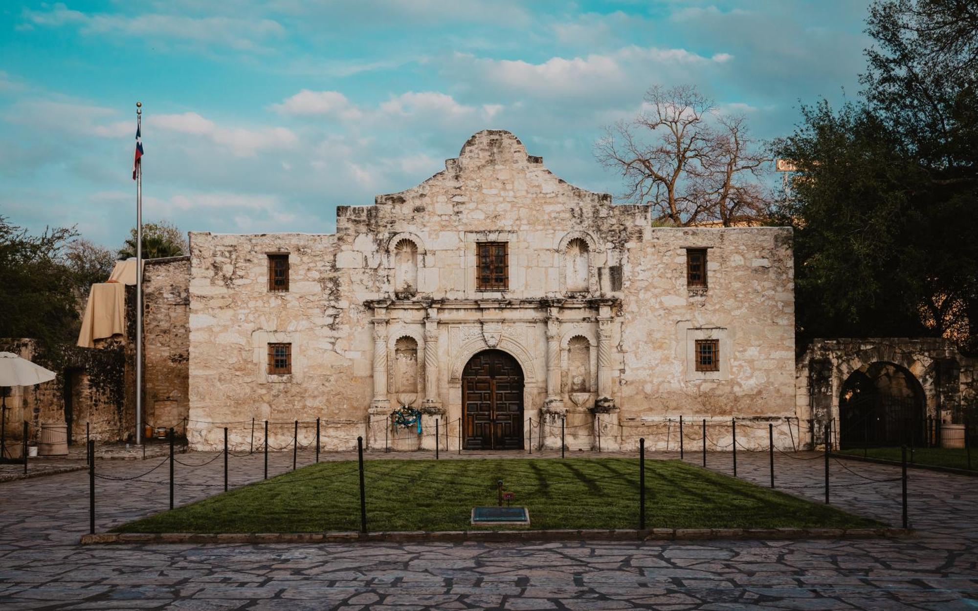 The Marbled Speakeasy - Luxury By The Alamo * San Antonio