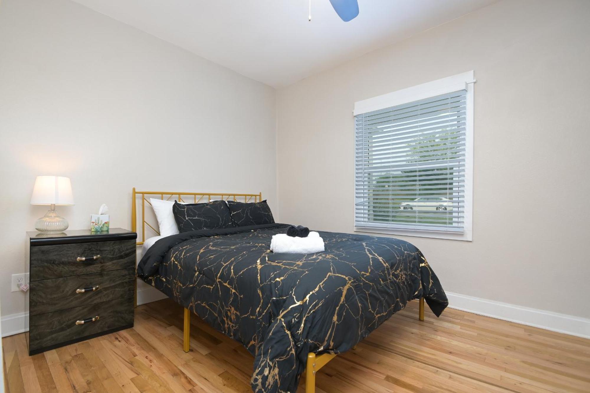 The Marbled Speakeasy - Luxury By The Alamo Villa