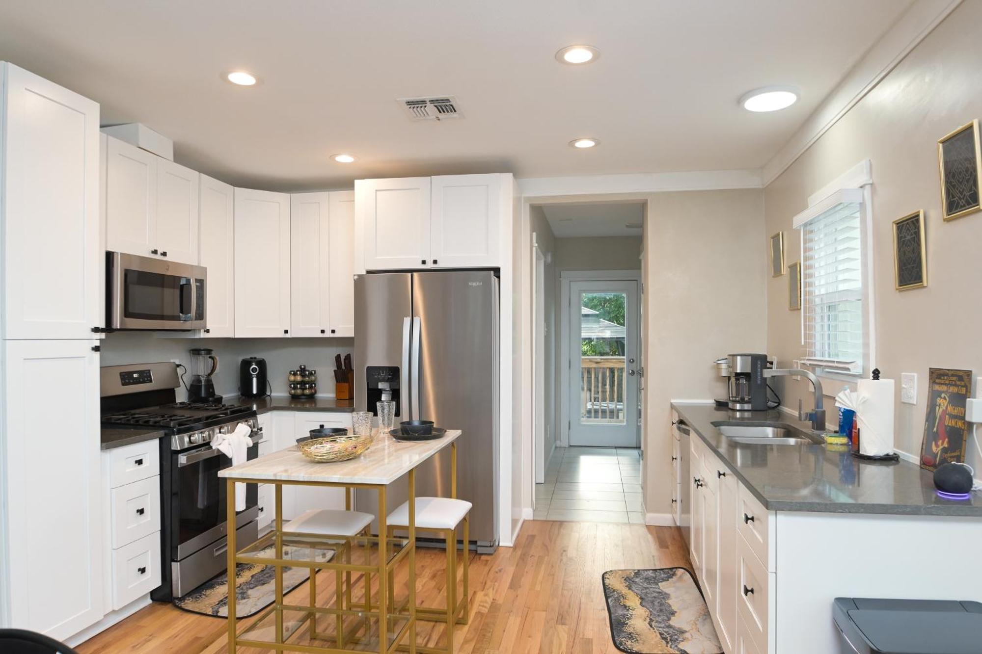 The Marbled Speakeasy - Luxury By The Alamo *