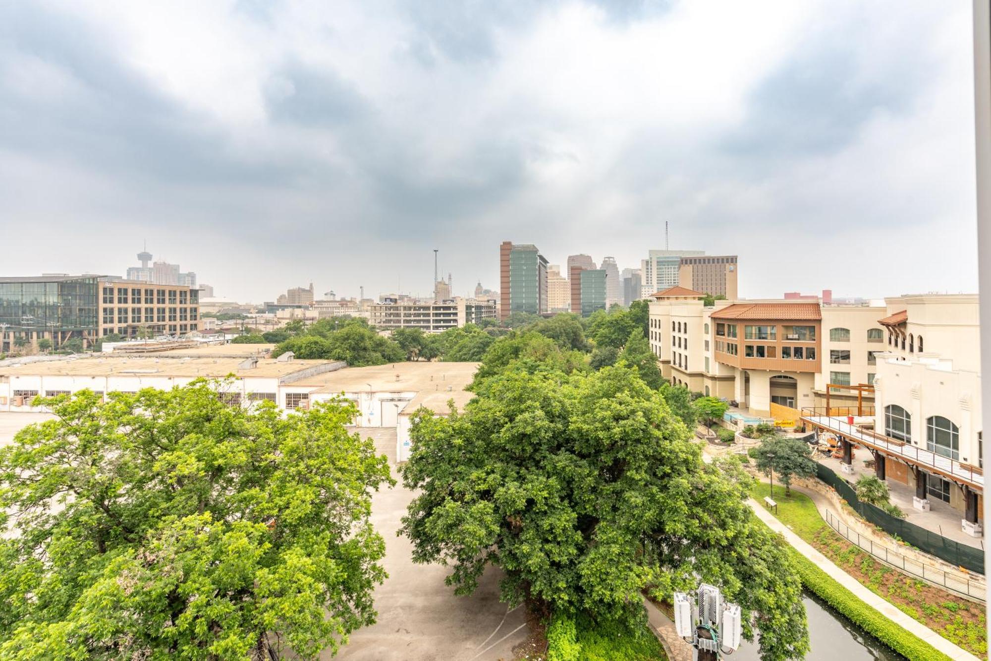 Apartment Riverwalk Penthouse Oasis W/free Parking Gym Pool San Antonio