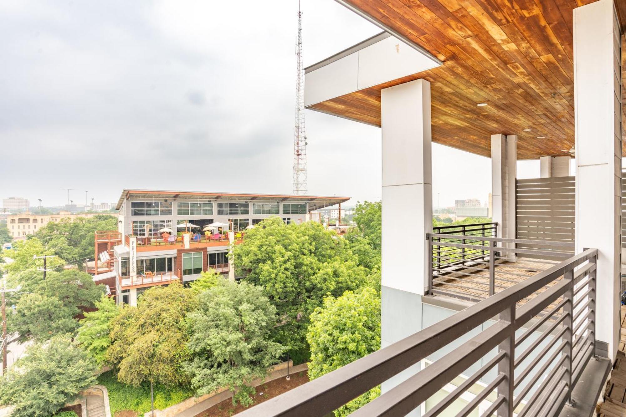 Apartment Riverwalk Penthouse Oasis W/free Parking Gym Pool *