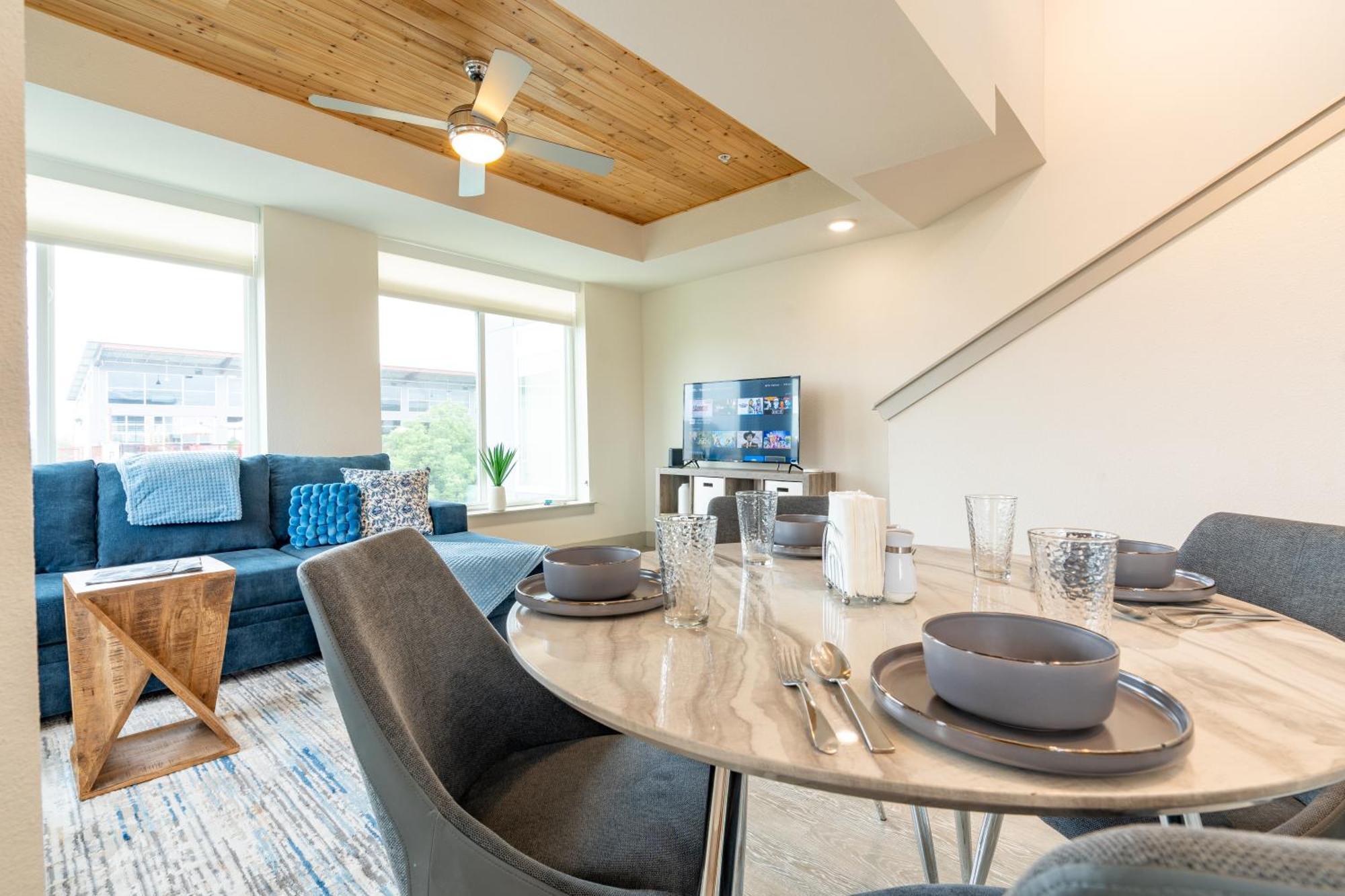 Riverwalk Penthouse Oasis W/free Parking Gym Pool San Antonio