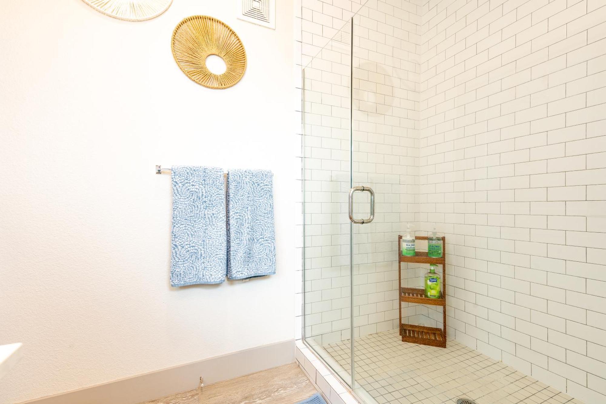 Riverwalk Penthouse Oasis W/free Parking Gym Pool Apartment