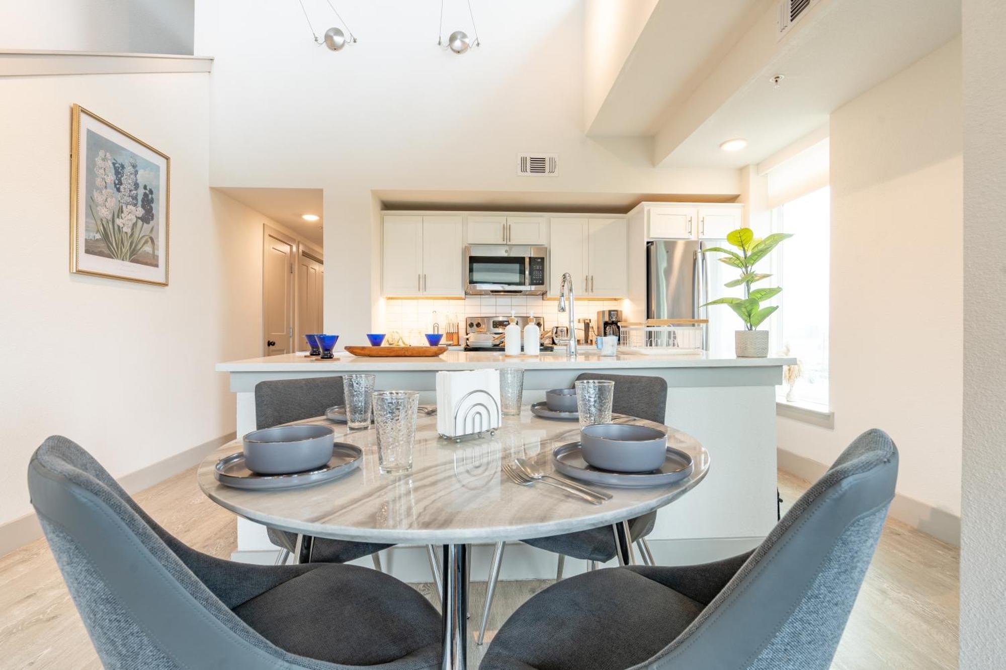 Apartment Riverwalk Penthouse Oasis W/free Parking Gym Pool