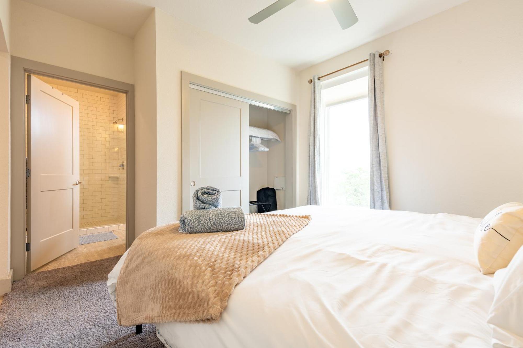 Apartment Riverwalk Penthouse Oasis W/free Parking Gym Pool *