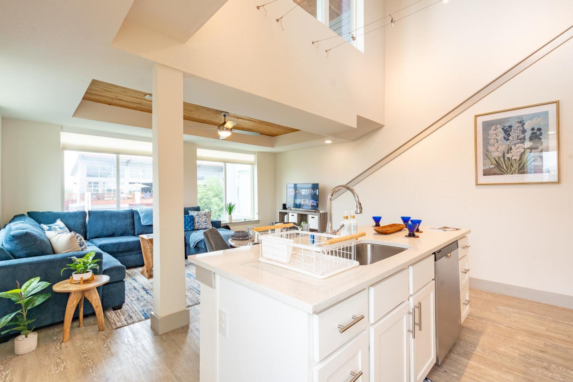 Apartment Riverwalk Penthouse Oasis W/free Parking Gym Pool