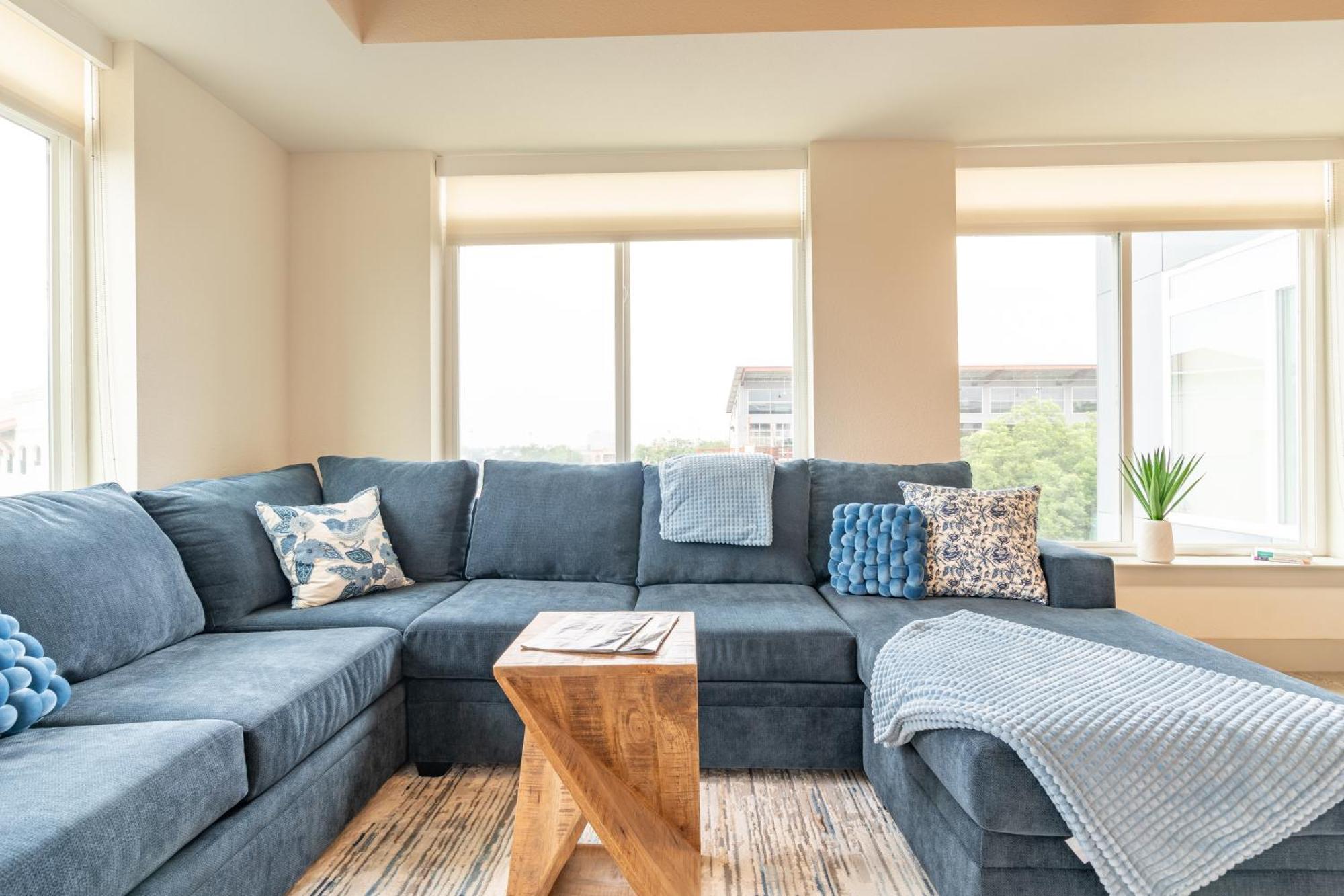 Apartment Riverwalk Penthouse Oasis W/free Parking Gym Pool