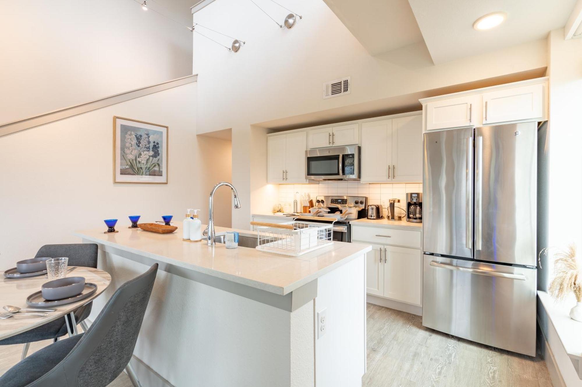 Riverwalk Penthouse Oasis W/free Parking Gym Pool * San Antonio